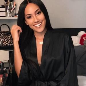 Meet your Posher, Jasmine